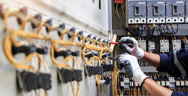 Professional Electrician technician working in Leisure Knoll, NJ